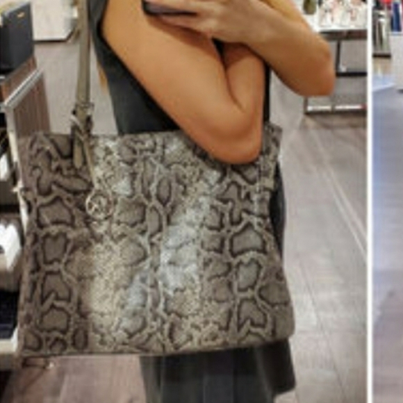 ⚠️LAST 1⚠️ Michael Kors Lenox Embossed LG 3 Piece - Picture 6 of 13